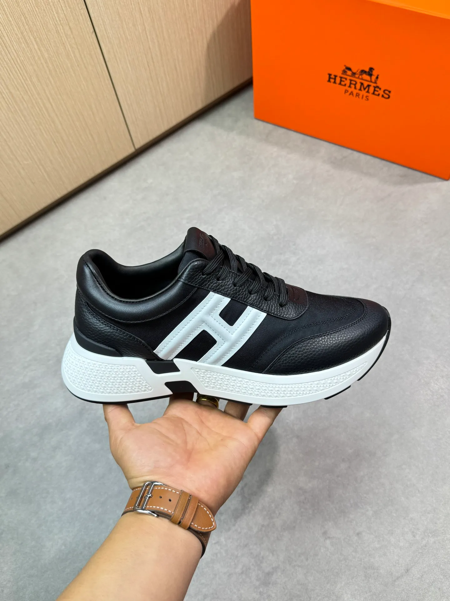[HERMES] Hermès men's shoes 💰520💰 - high-end quality original items 🔍🔍🔍 casual sports shoes - upper: 🔝 pebbled calfskin, brand high mercerized canvas, body sewn with brand ´H´ totem, tongue brand logo cloth label - lining: water-dyed cowhide -Outsole: Ultra-light T men's shoes 💰U foam·rubber; two-color molded outsole -Ultra-high quality control·Fine workmanship: highlighted (high-end·luxury·grade) -Size: 39-44 (38, 45, can be customized)